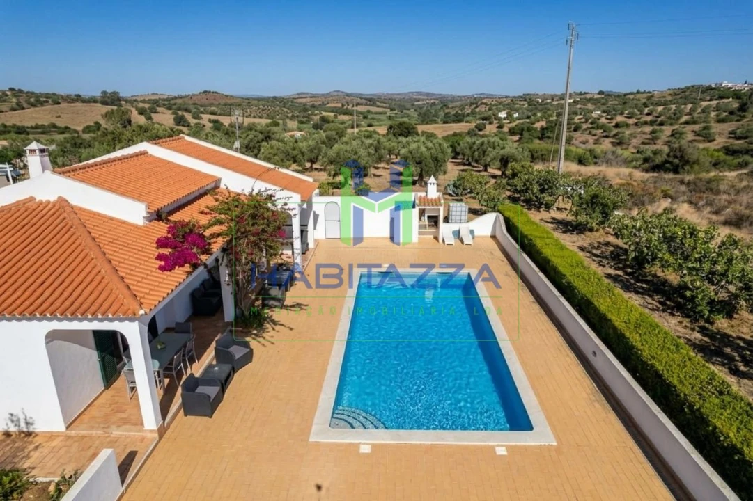 Moradia T6 para Venda em Lagos (São Sebastião e Santa Maria) Foto 1