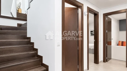 Moradia T5 para Venda em Quarteira
