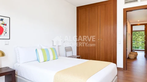 Moradia T5 para Venda em Quarteira