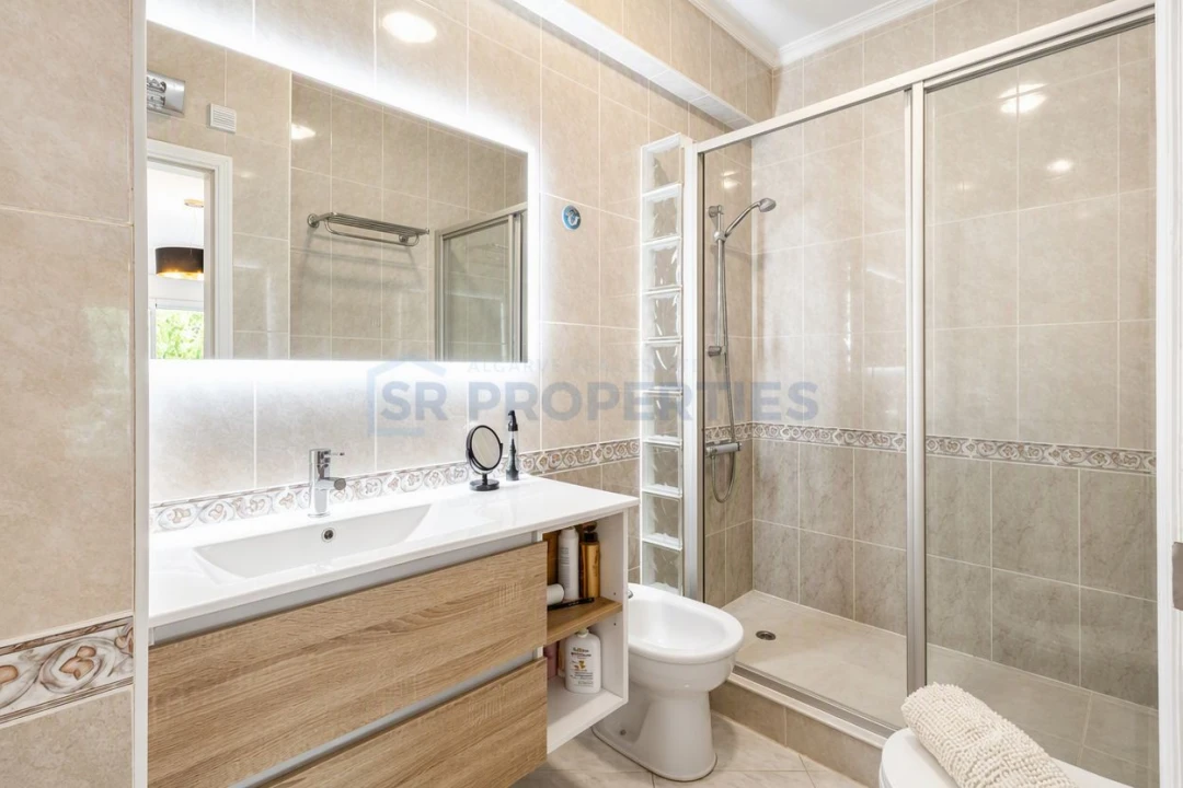 Apartamento T2 para Venda em Quarteira Foto 15