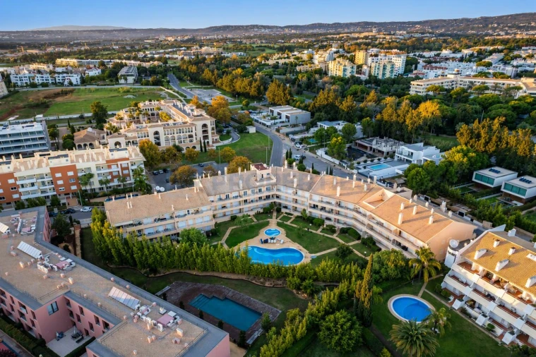 Apartamento T2 para Venda em Quarteira Foto 9