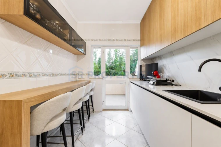 Apartamento T2 para Venda em Quarteira Foto 4