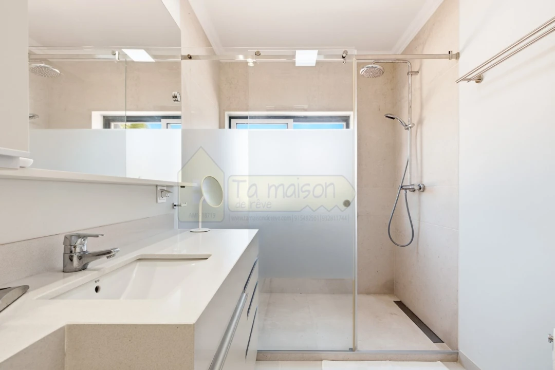 Moradia T4 para Venda em Almancil Foto 40