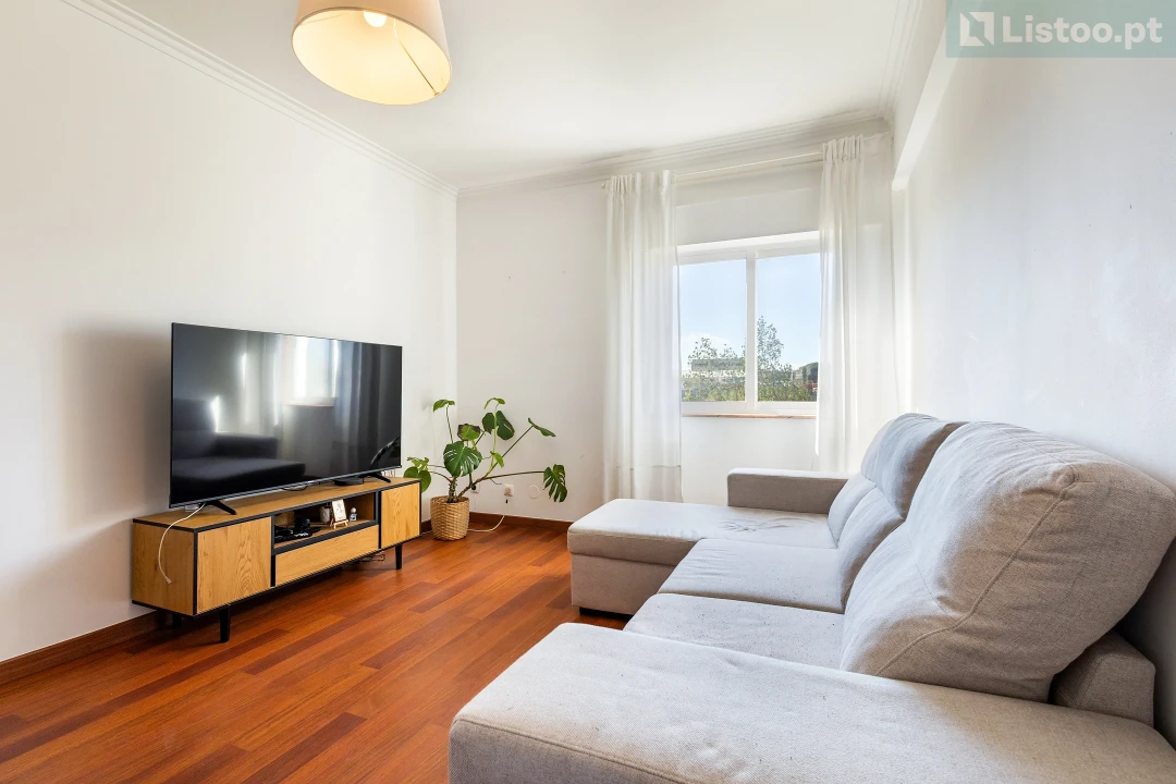 Apartamento T2 para Venda em São Domingos de Rana Foto 6