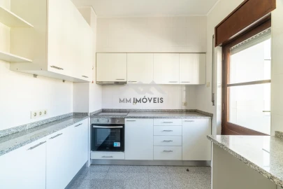 Apartamento T4 para Arrendamento em Bonfim