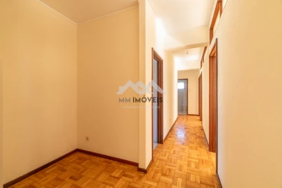 Apartamento T4 para Arrendamento em Bonfim