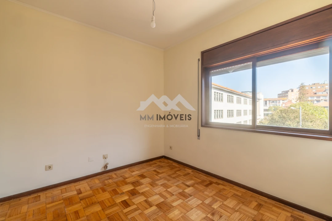 Apartamento T4 para Arrendamento em Bonfim Foto 8
