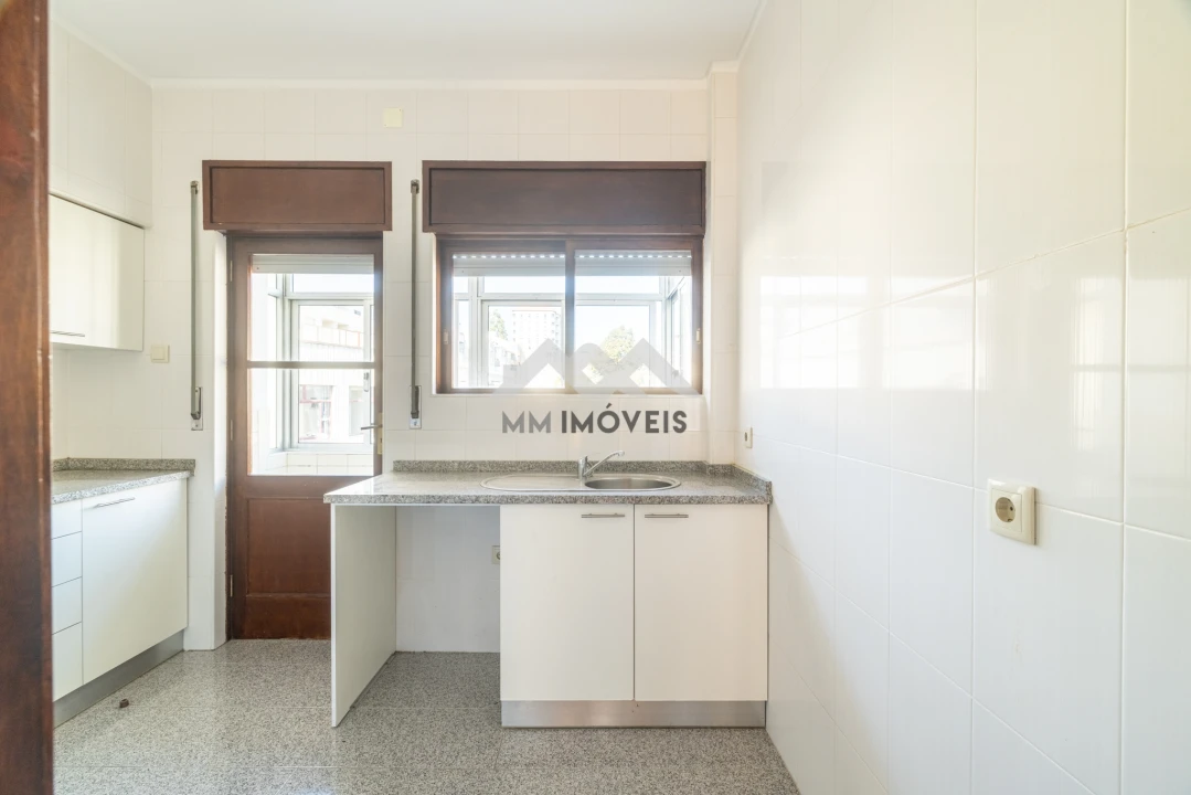 Apartamento T4 para Arrendamento em Bonfim Foto 10