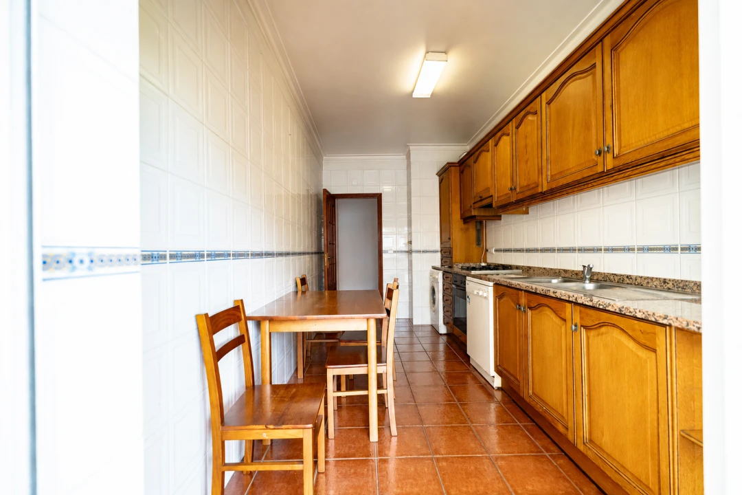 Apartamento T1 para Venda em Santo Antonio dos Olivais Foto 11
