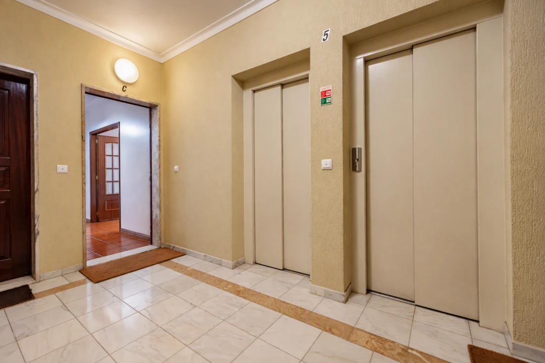 Apartamento T1 para Venda em Santo Antonio dos Olivais Foto 4