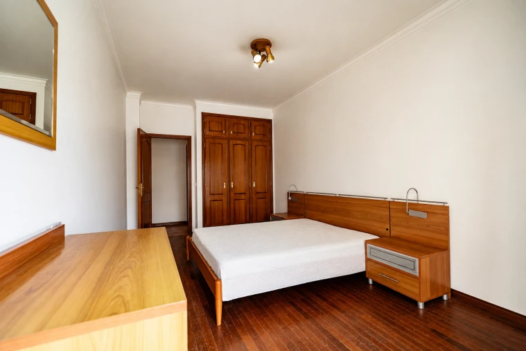 Apartamento T1 para Venda em Santo Antonio dos Olivais Foto 17