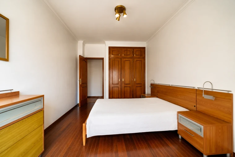 Apartamento T1 para Venda em Santo Antonio dos Olivais Foto 18