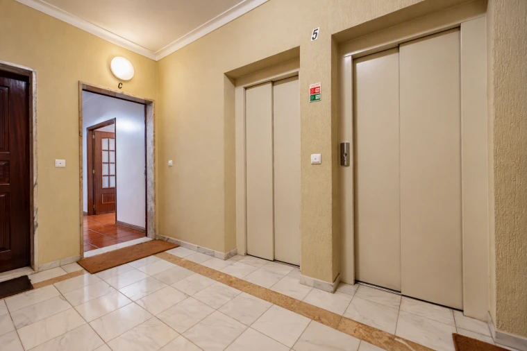 Apartamento T1 para Venda em Santo Antonio dos Olivais Foto 4