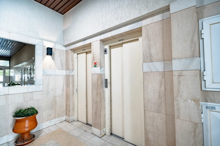 Apartamento T1 para Venda em Santo Antonio dos Olivais Foto 3