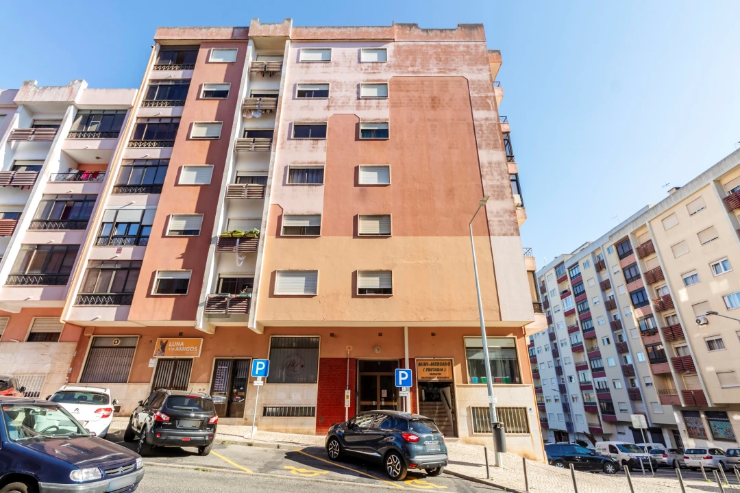 Apartamento T1 para Venda em Agualva e Mira-Sintra Foto 16