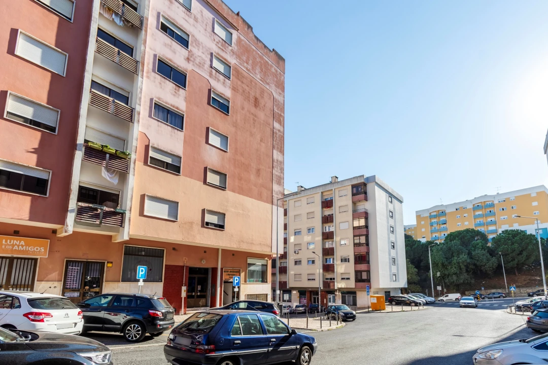 Apartamento T1 para Venda em Agualva e Mira-Sintra Foto 17