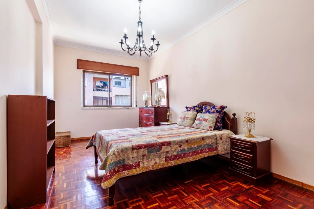 Apartamento T1 para Venda em Agualva e Mira-Sintra Foto 4