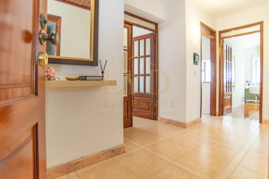 Apartamento T3 para Venda em Santa Maria de Lamas Foto 3