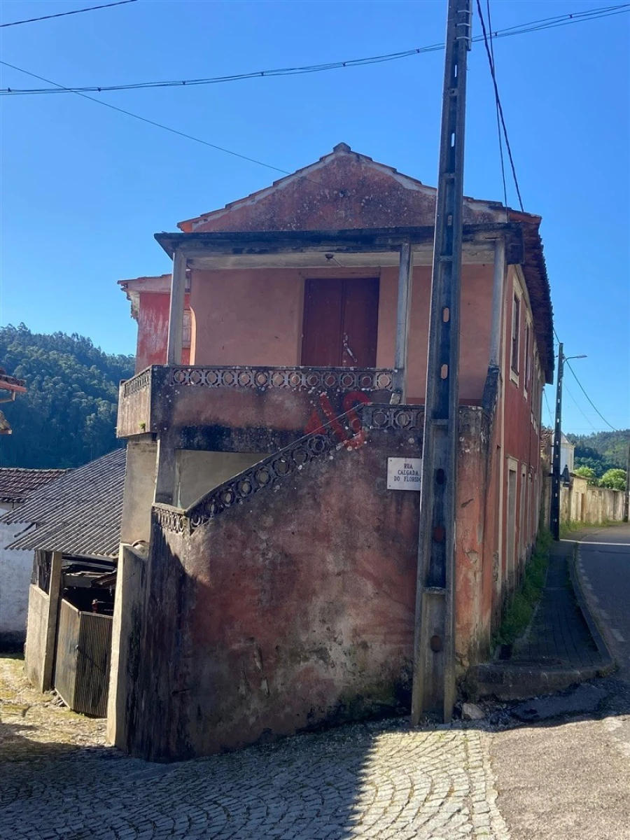 Moradia T2 para Venda em Lorvão Foto 2