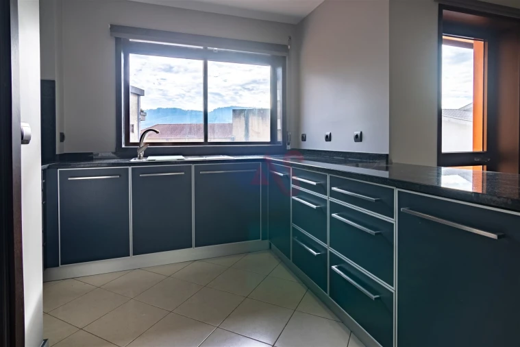 Apartamento T3 para Venda em Vila das Aves Foto 4