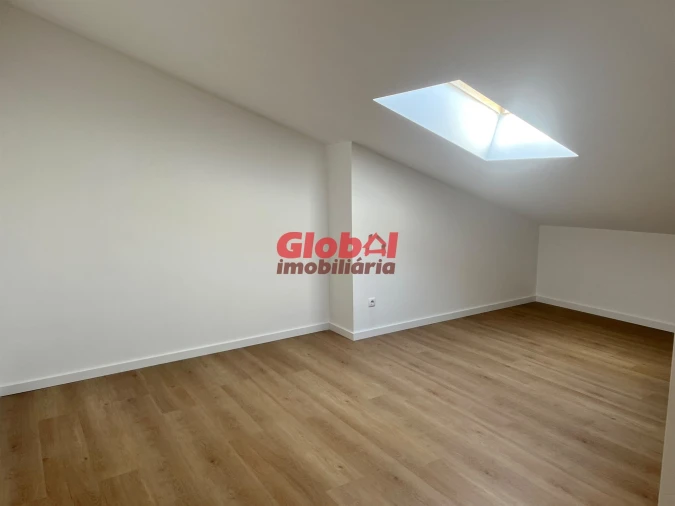 Apartamento T1 para Venda em Viseu Foto 7
