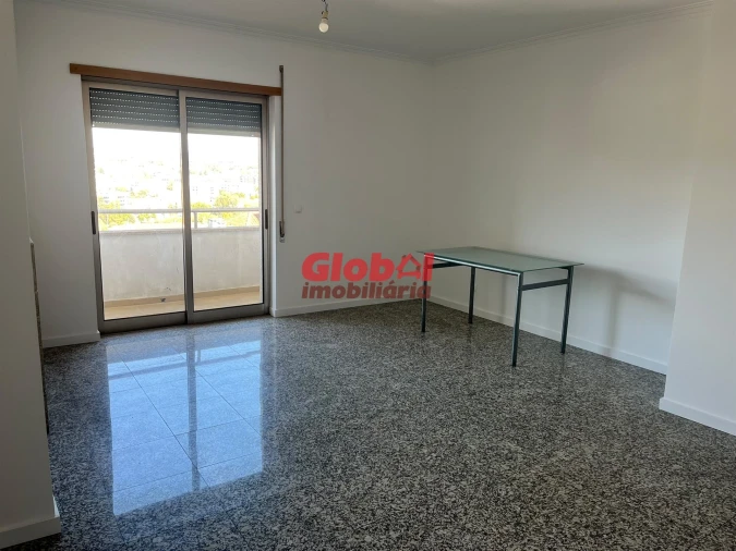 Apartamento T1 para Venda em Viseu Foto 3