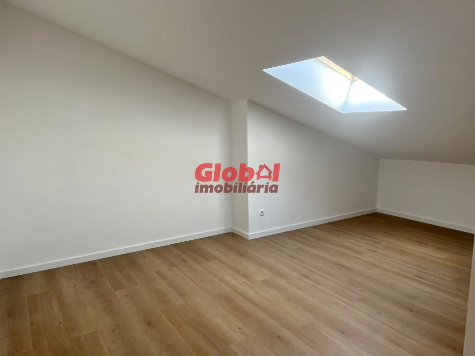 Apartamento T1 para Venda em Viseu Foto 7