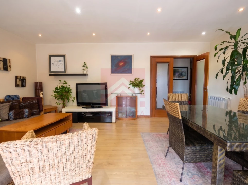 Apartamento T2 para Venda em Souselo Foto 7