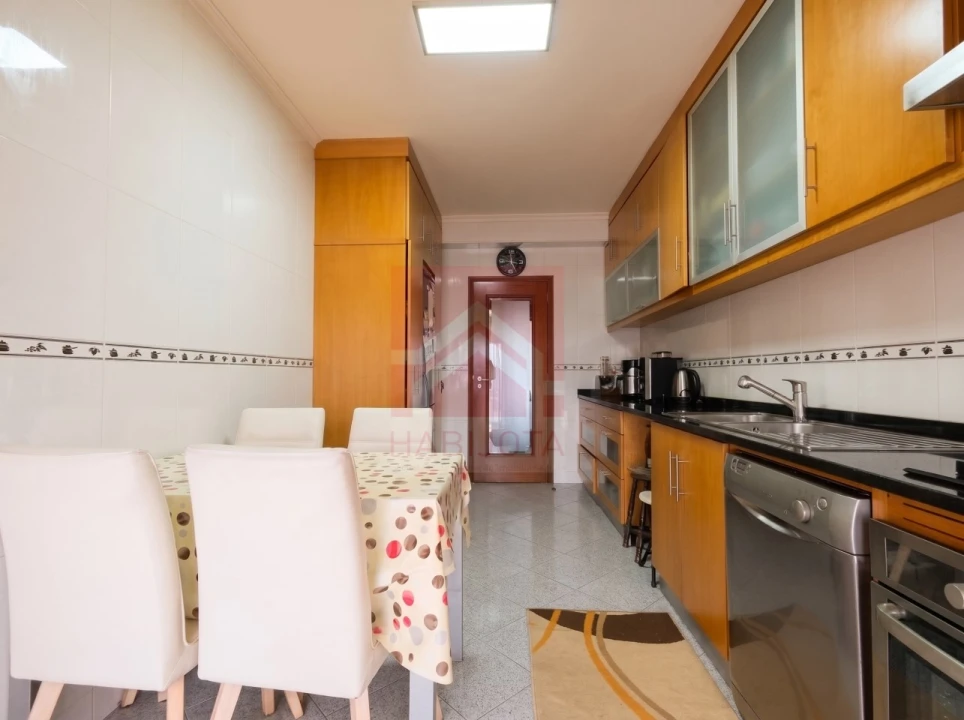Apartamento T2 para Venda em Souselo Foto 12