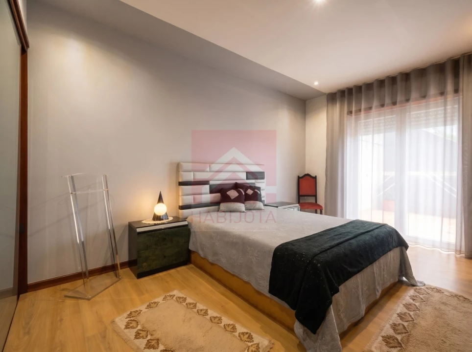 Apartamento T2 para Venda em Souselo Foto 13