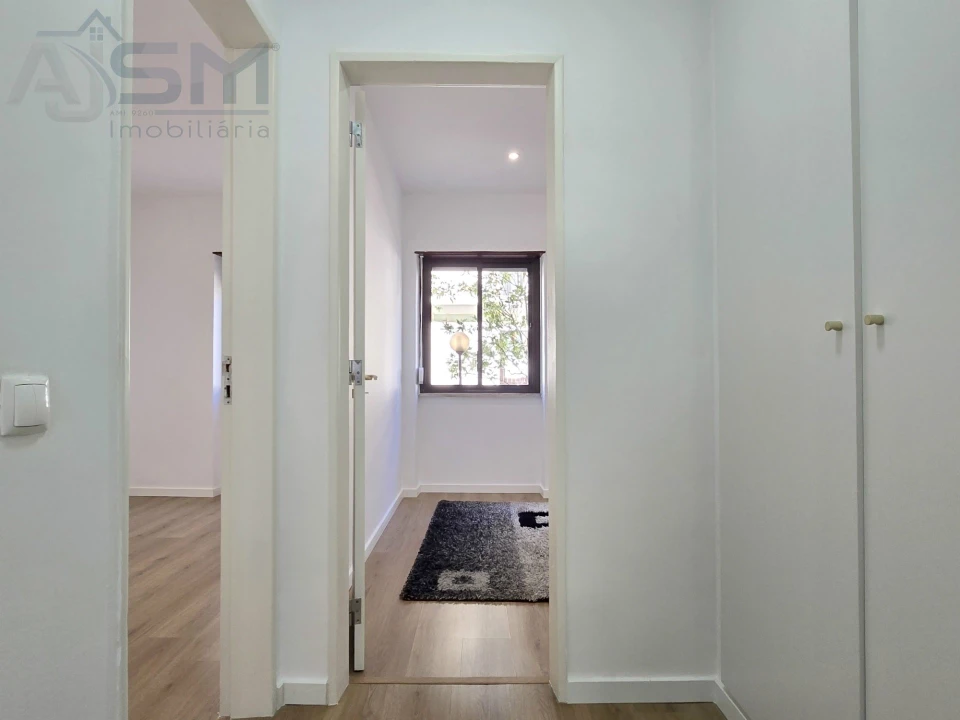 Apartamento T2 para Arrendamento em Carnaxide e Queijas Foto 9