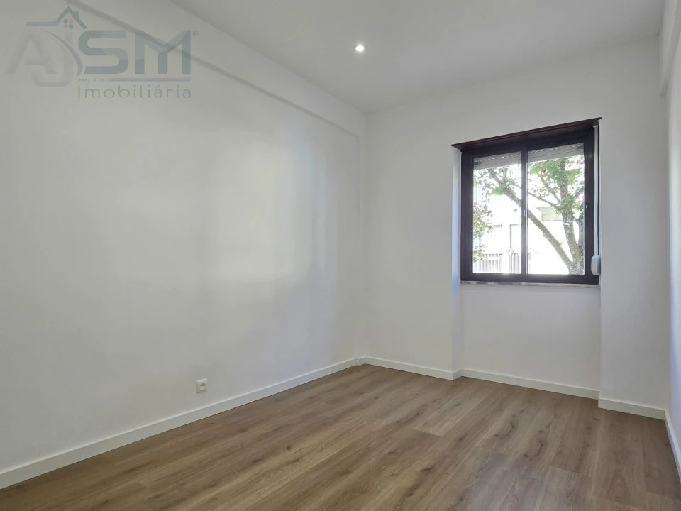 Apartamento T2 para Arrendamento em Carnaxide e Queijas Foto 15