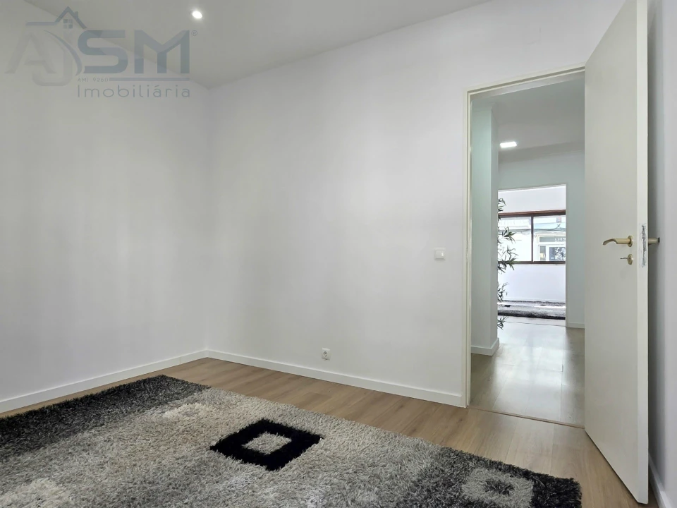 Apartamento T2 para Arrendamento em Carnaxide e Queijas Foto 13