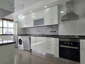 Apartamento T2 para Arrendamento em Carnaxide e Queijas
