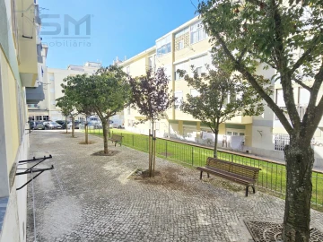 Apartamento T2 para Arrendamento em Carnaxide e Queijas