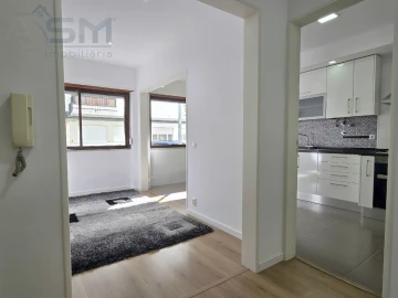 Apartamento T2 para Arrendamento em Carnaxide e Queijas