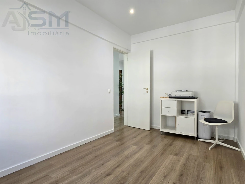Apartamento T2 para Arrendamento em Carnaxide e Queijas Foto 16