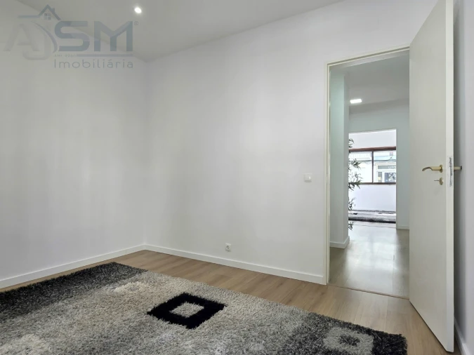 Apartamento T2 para Arrendamento em Carnaxide e Queijas Foto 13