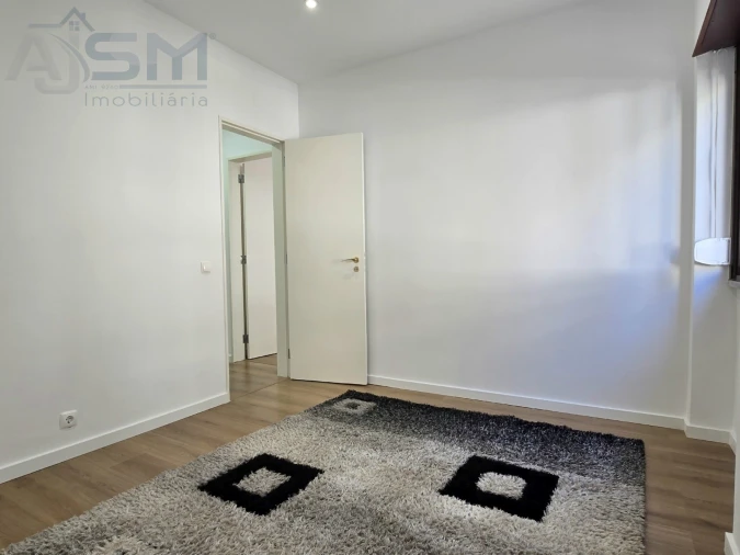 Apartamento T2 para Arrendamento em Carnaxide e Queijas Foto 11