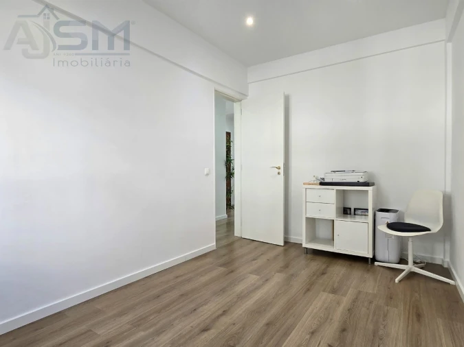 Apartamento T2 para Arrendamento em Carnaxide e Queijas Foto 16