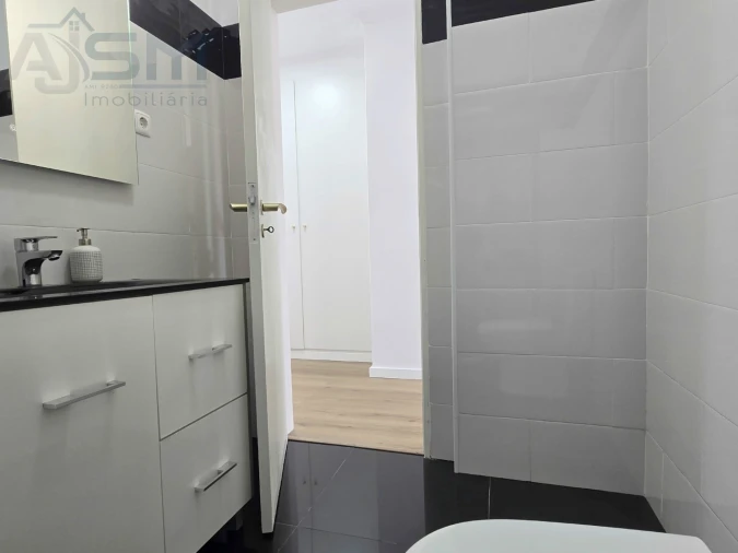 Apartamento T2 para Arrendamento em Carnaxide e Queijas Foto 19
