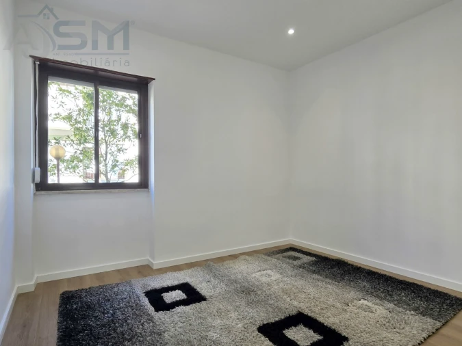 Apartamento T2 para Arrendamento em Carnaxide e Queijas Foto 10