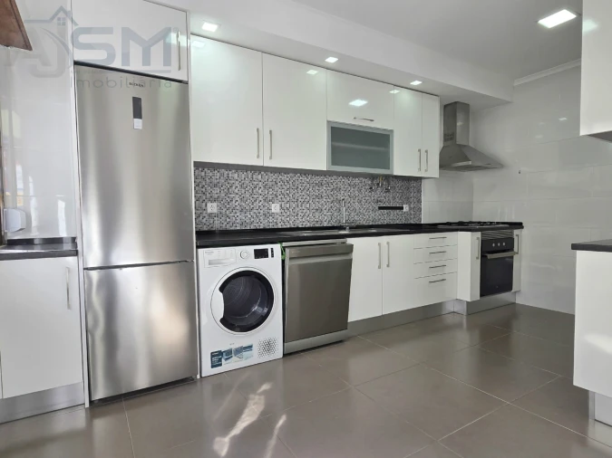 Apartamento T2 para Arrendamento em Carnaxide e Queijas Foto 5