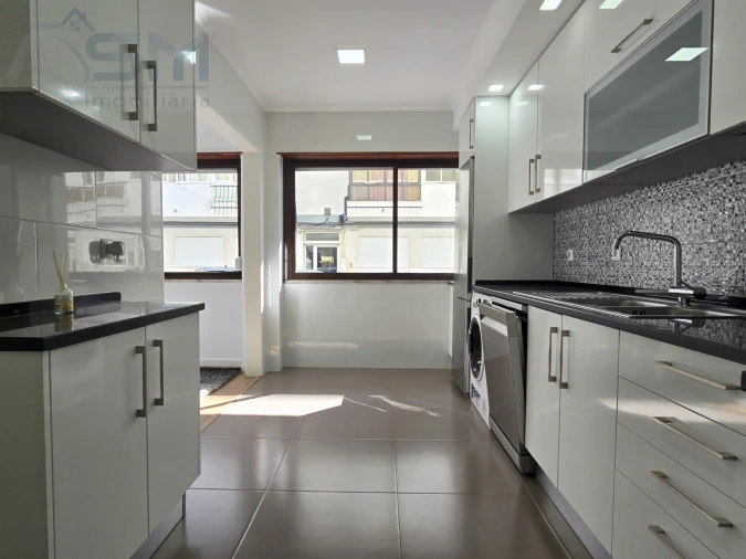 Apartamento T2 para Arrendamento em Carnaxide e Queijas Foto 4