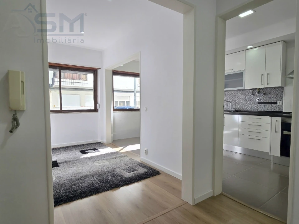 Apartamento T2 para Arrendamento em Carnaxide e Queijas Foto 1