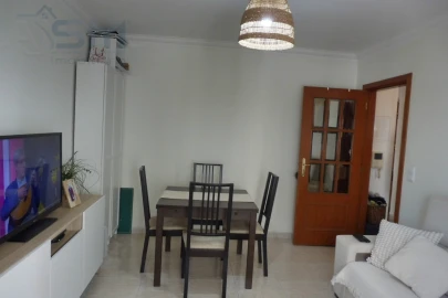 Apartamento T1 para Arrendamento em Rio de Mouro