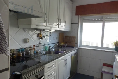 Apartamento T1 para Arrendamento em Rio de Mouro