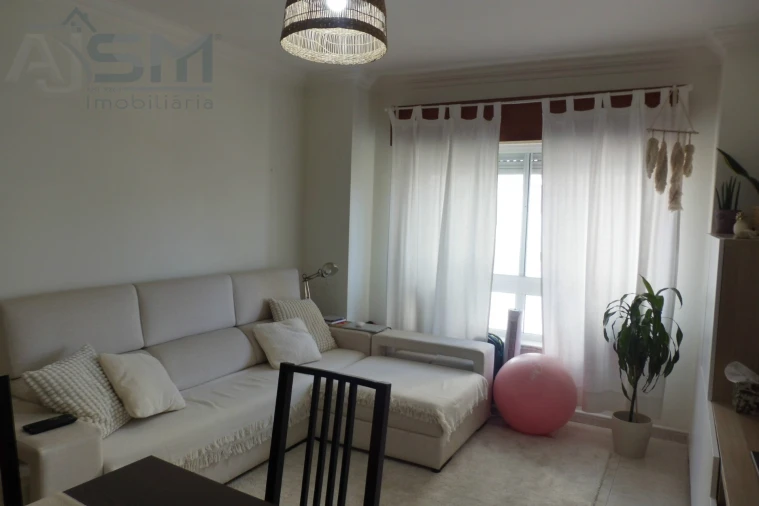 Apartamento T1 para Arrendamento em Rio de Mouro Foto 2