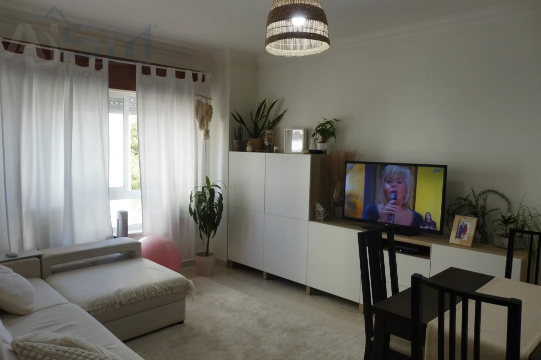 Apartamento T1 para Arrendamento em Rio de Mouro Foto 1
