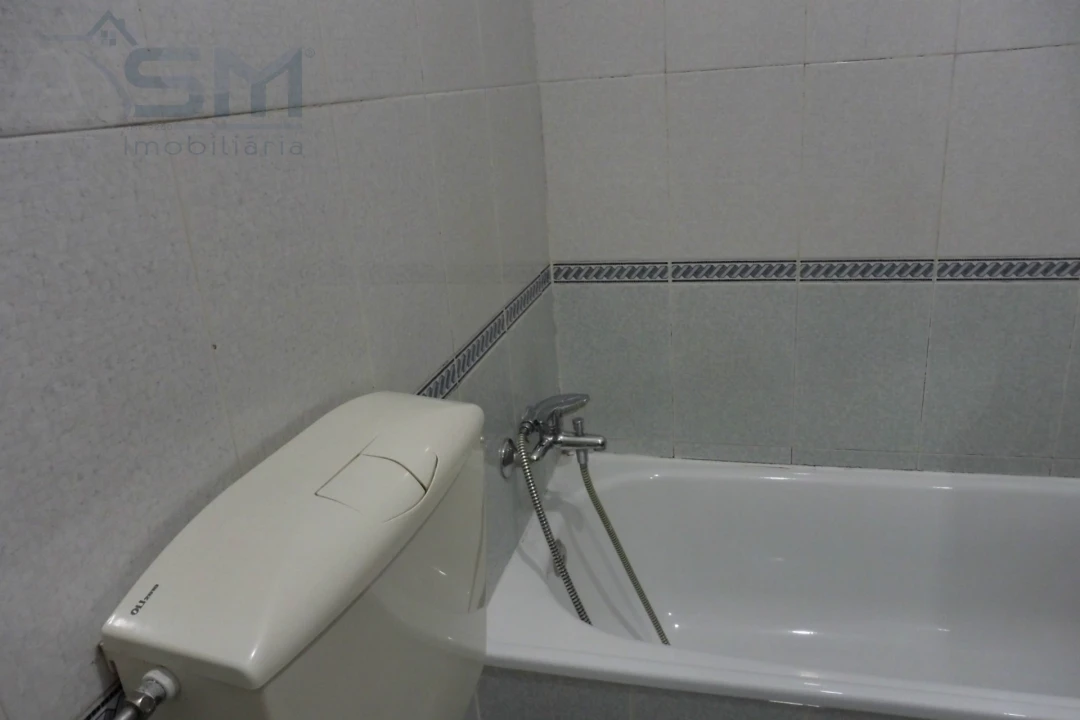 Apartamento T1 para Arrendamento em Rio de Mouro Foto 11